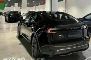 Prvé foto faceliftovaná Tesla Model Y I Zdroj: Instagram/@cochespias