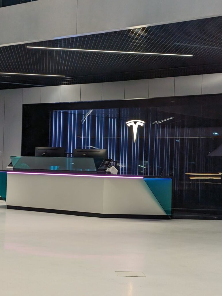 Cybertruck v Európe - Giga Berlin lobby I Foto: Tesla Owners Slovakia