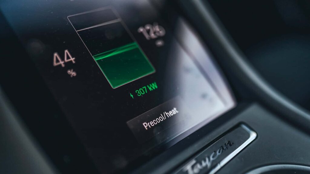 Nové Porsche Taycan nabíjanie I Foto: InsideEVs