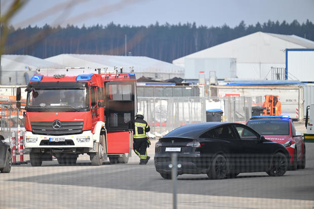 Evakuácia Giga Berlin I Zdroj: CBS News