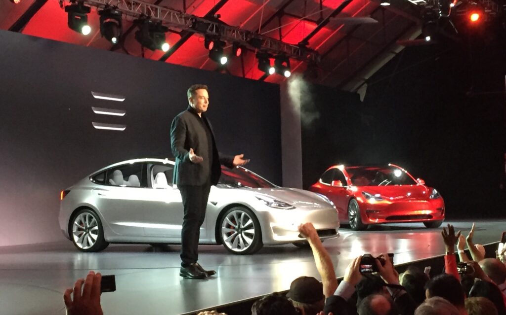 Tesla Model 3 prvý prototyp 2015 I Foto: Tesla